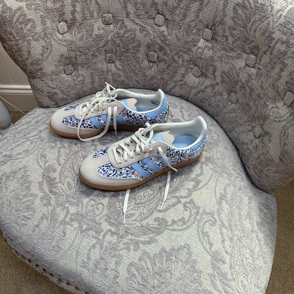Samba X adidas liberty. Womens7; big kid 6 blue and White Floral Sneakers - Picture 4 of 11